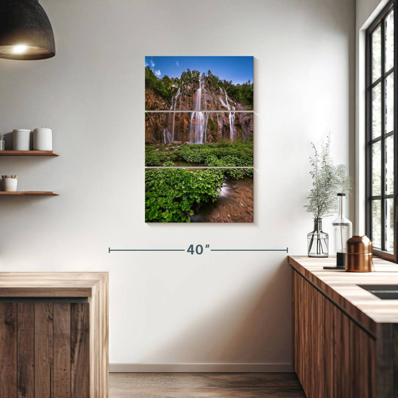 Cascade rocheuse d'Alvord dans le parc de Plitvice, H 38 po x l 24 po