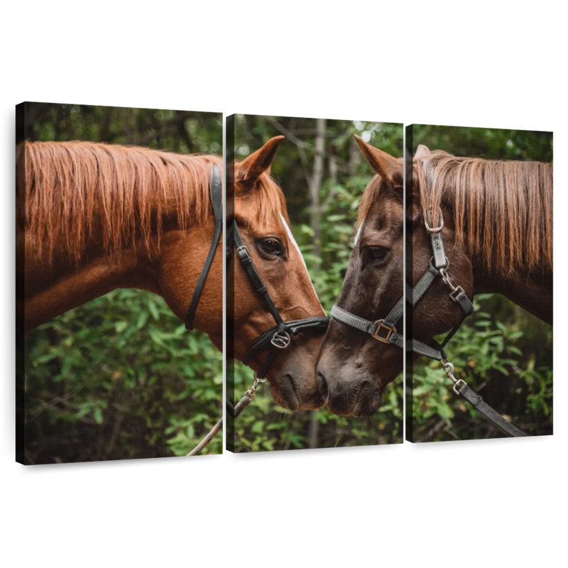 Brampt Horse Smooch, 20" H x 33" W