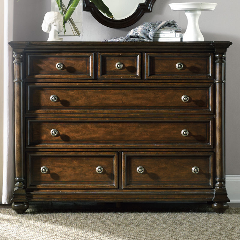 Leesburg 7 - Drawer Dresser