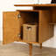 Bureau fonctionnel en chêne simple et élégant pour le bureau à domicile et le bureau