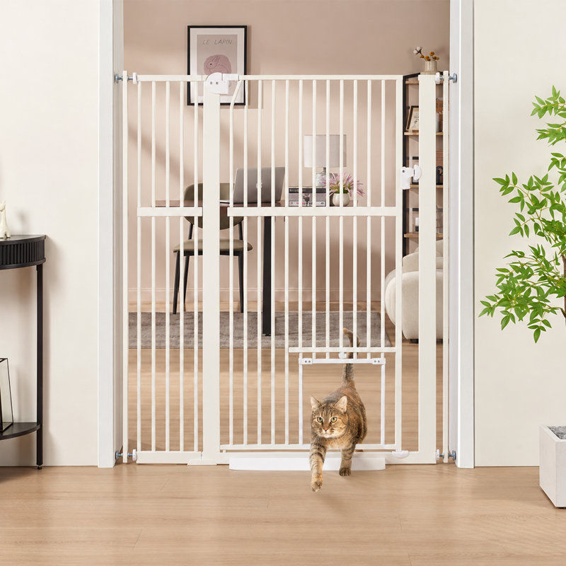 Barrière pour chien 56 po avec porte pour chat Tucker Murphy Pet ™, L 37,4 po, Blanc