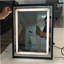 Miroir à DEL 16 po x 21 po coulissant à contrôle tactile de petite taille, à trois couleurs, réglable en luminosité-462568564