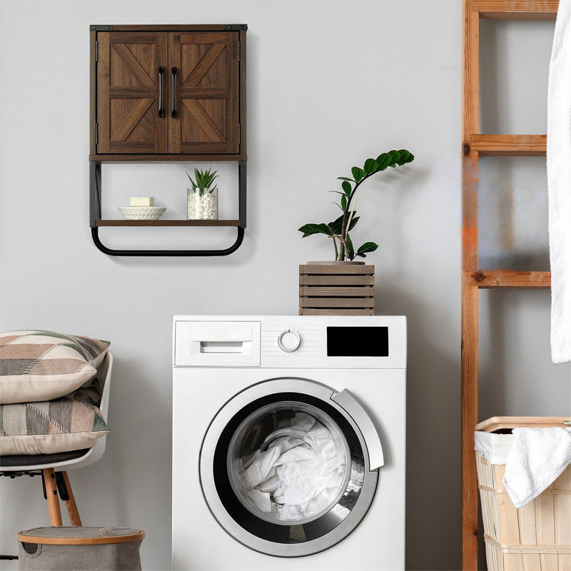 Armoire à pharmacie rustique avec deux portes de grange, armoire de rangement murale en bois avec tablette réglable et barre à serviettes, armoire à 3 niveaux pour la salle de bain, salon (chêne lavé)