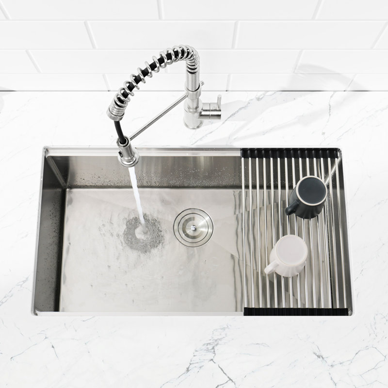 Évier de cuisine moderne 33 po x 19 po gris foncé en acier inoxydable avec système de drainage efficace 33 po x 19 po