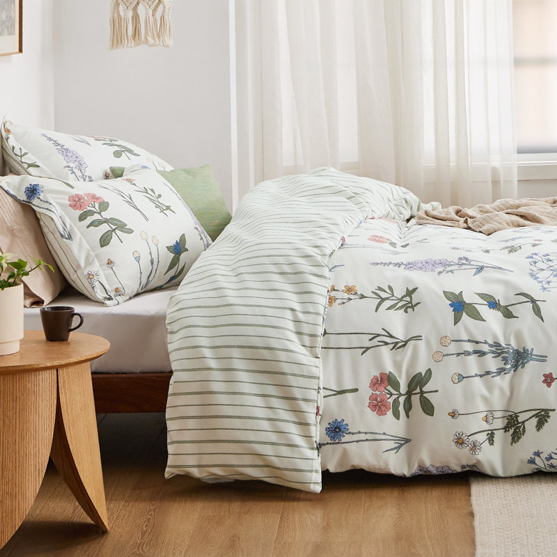 Ensemble de housse de couette réversible avec fermeture à glissière GentleSoft ™, Queen Duvet Cover + 3 Additional Pieces