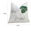 Coussin décoratif de Noël, motif de chapeau tricoté vert Let It Snow, carré 20 pouces-122359344