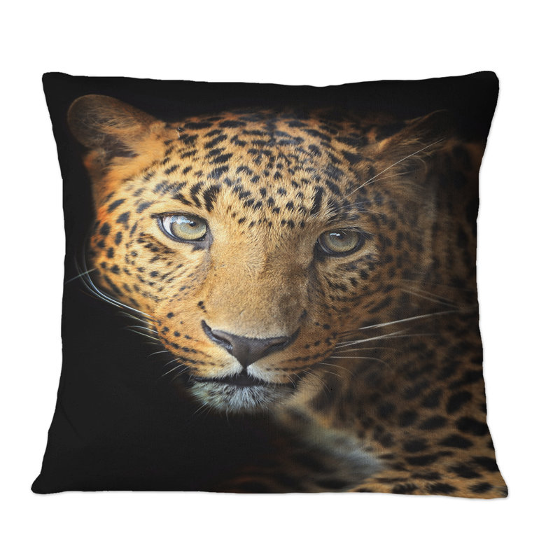Portrait of a Leopard IV - Coussin décoratif à imprimé traditionnel, 16 po x 16 po