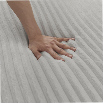 Canapé modulaire contemporain rembourré en velours côtelé avec coussins éparpillés, idéal pour se détendre dans le salon et dans un appartement sans tracas d'assemblage