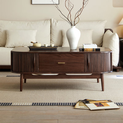 Table basse légère et luxueuse