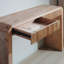 Console rustique avec tiroir - Design minimaliste, texture nervurée et finition naturelle
