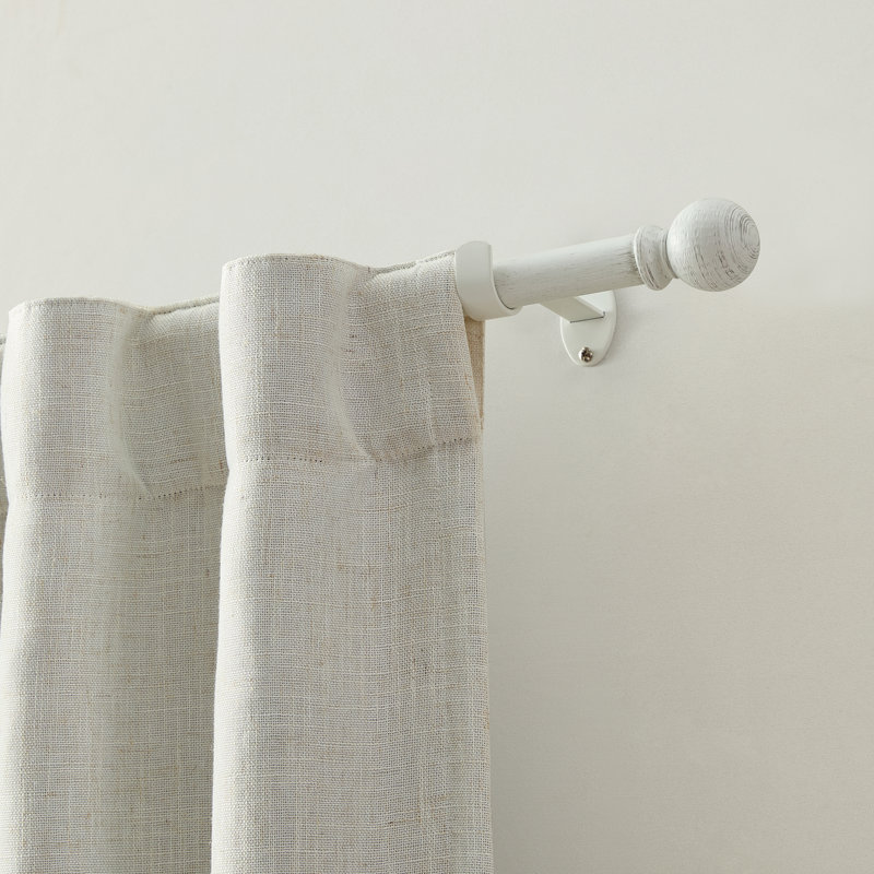 Tringle à rideaux réglable en fer forgé rustique Gwyn, avec embouts boule martelés, 32" W x 78" L, Blanc