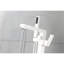 Robinet de salle de bain au sol avec robinet de baignoire autoportant avec bec pivotant à 360 degrés et douche à main pour une baignoire à main élégante, fabrication
