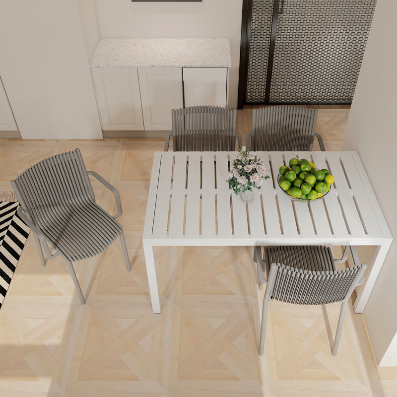 4 pièces Fauteuil en PP empilable gris chaud pour une utilisation intérieure / extérieure - Dossier ergonomique à lattes avec table longue blanche moderne de 55 pouces - Intérieur / extérieur - Plateau de table en PP léger avec métal