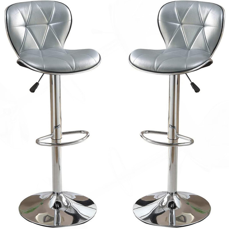 Ensemble de 2 tabourets à hauteur de comptoir argentés / gris en similicuir PVC à hauteur réglable avec base chromée.