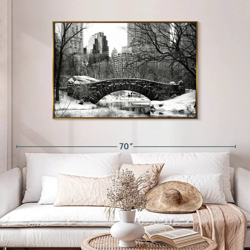 Central Park BW, 46 po x 31 po, Cadre flottant doré