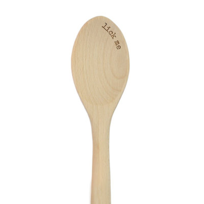 Cuillère à mélanger en bois gravée "lick me"