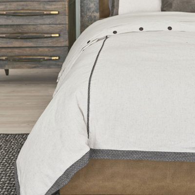 River Textured Button-Tufted Comforter