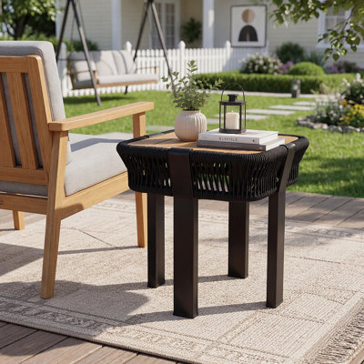 Table d'appoint en bois d'acacia à finition teck, table de bout d'extérieur pour patio d'une capacité de 120 lb avec corde noire et structure en métal, table d'appoint carrée pour la cour, le balcon et le salon