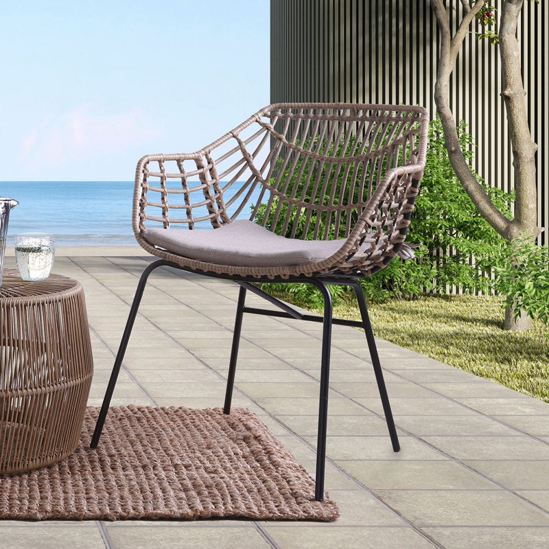 Chaise de patio contemporaine l 25,4 po (2 / RTC), noire, Coussin noir / structure noire