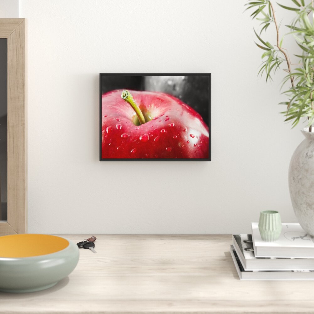 Gerahmtes Wandbild roter Apfel mit Wassertropfen