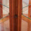 Armoire vitrée avec éclairage d'angle et vitrine d'angle