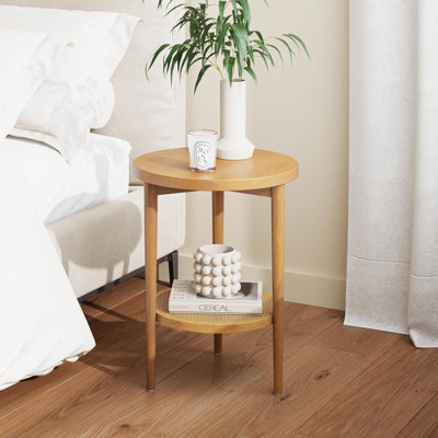 Table d'appoint ronde en bois clair avec tablette de rangement en rotin - Table d'appoint pour le salon, la chambre à coucher ou la chambre de bébé