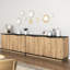 Buffet noir pour petits appartements, divertissement et rangement polyvalents, coins arrondis en métal, poignées élégantes