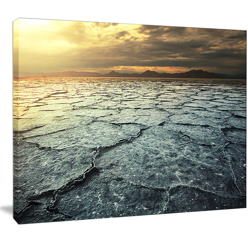 « dark sécheresse land under cloudy sky », reproduction de photo sur toile tendue, H 30 po x l 40 po