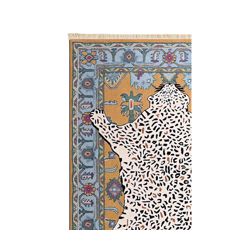 Tapis blanc en peau de léopard