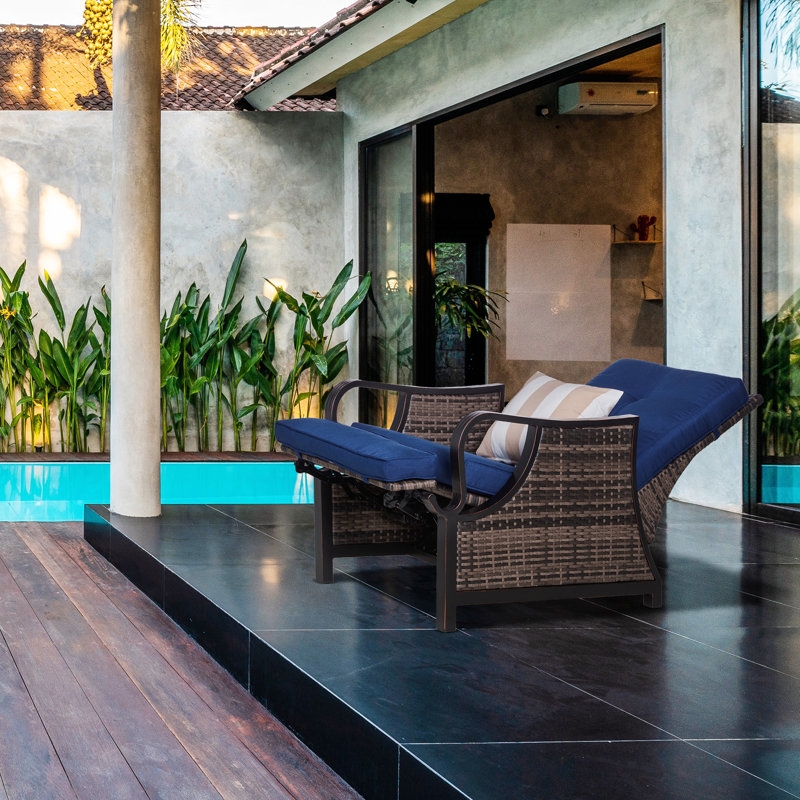 Chaise de patio avec coussins, Structure grise / coussin bleu foncé