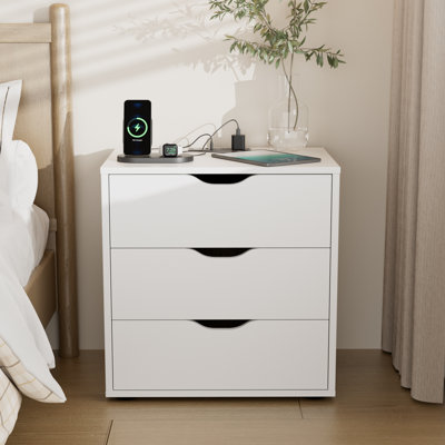 Table de chevet 3 tiroirs avec station de charge, poignées découpées, table de chevet avec tiroirs de rangement pour la chambre à coucher