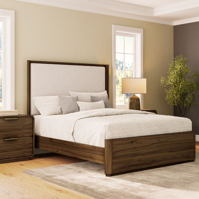 Grand lit tapissier en noyer