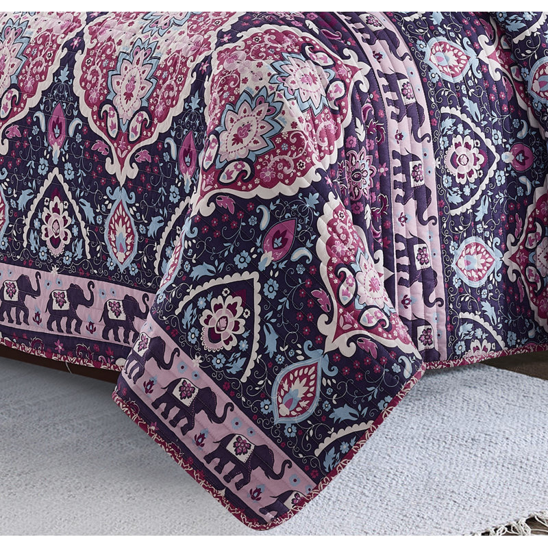 Obadiah Polyester Damask Quilt, Full/Queen Quilt + 4 Additional Pieces