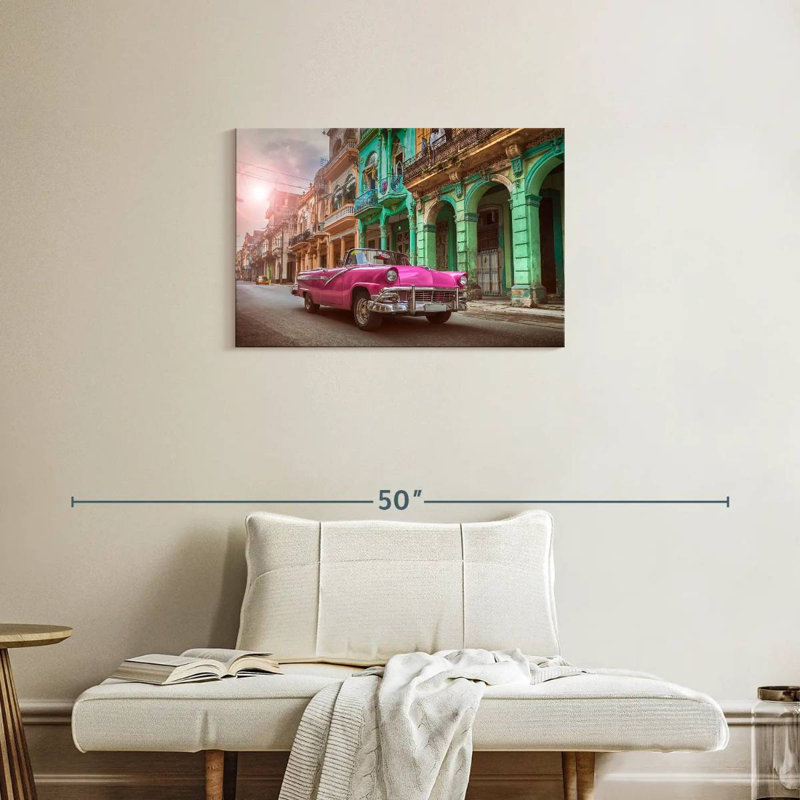 Voiture classique rose, H 20 po x l 30 po