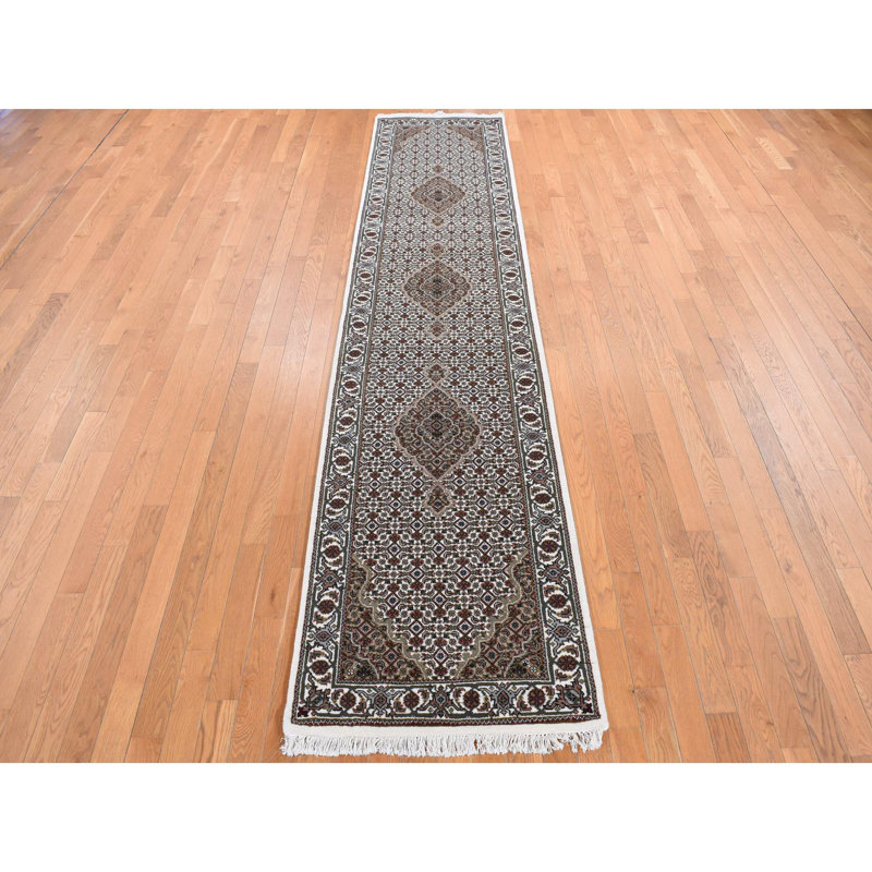 Tapis de couloir nouvel âge en soie 2 pi 7 po x 11 pi 10 po Caislin