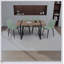Table de salle à manger en bois aggloméré de 55 po avec chaises en suède moderne, base en métal rectangulaire, ensemble élégant et durable