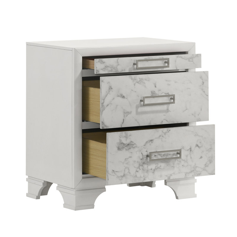 Jenniferlynn King 2Pc Bedroom Set White, 2 Pcs: Bed, Nightstand, King