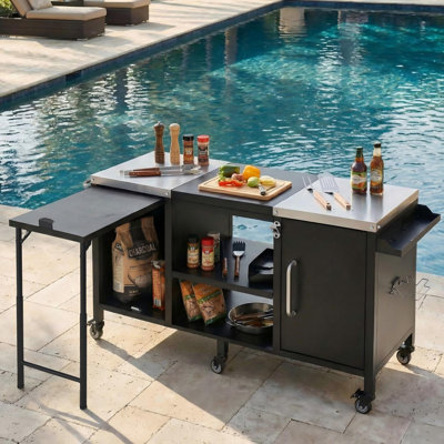 Grande table de barbecue de 72,4 pouces avec structure en métal compatible avec plusieurs barbecues, comprenant une table de préparation pliante et des tablettes réglables.