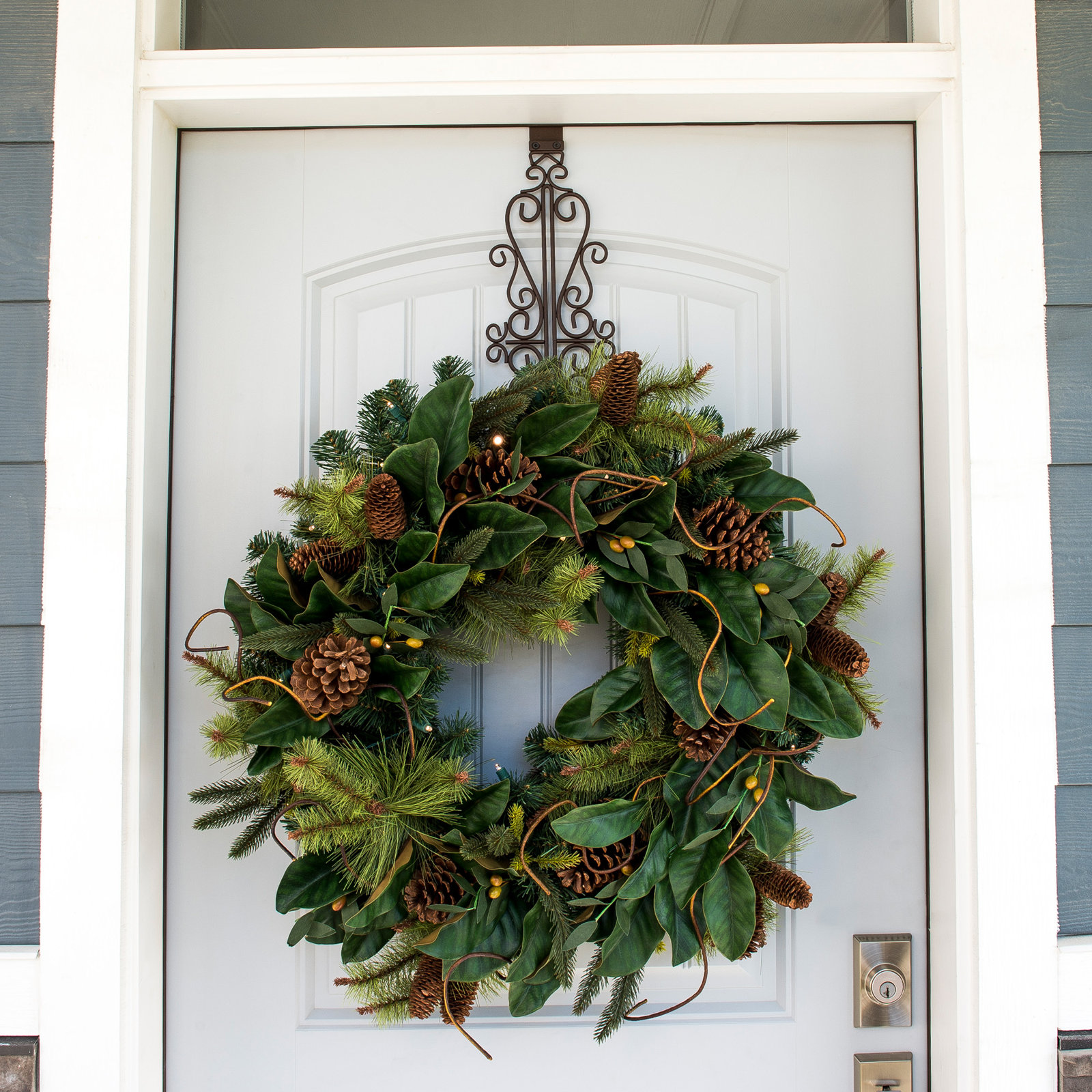 Adylee 30" Pre-Lit Magnolia Christmas Wreath