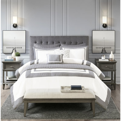 Très grand / très grand lit gris - édredon léger et confortable avec des coussins assortis