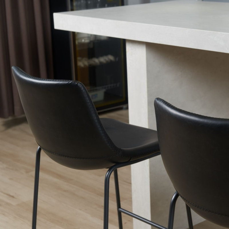 Tabouret en cuir Kodina Nia, Noir, Tabouret de bar (siège d'une hauteur de 29,5 po), Noir