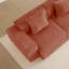 Canapé modulaire spacieux en velours rouge avec confort modulaire, idéal pour un usage domestique