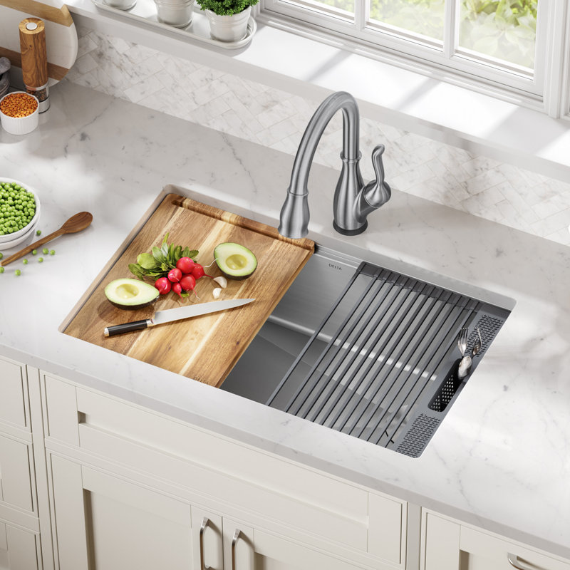 Évier de cuisine en acier inoxydable encastrable de calibre 16 avec rebord WorkFlow ™ de 30 po Delta Lorelai ™