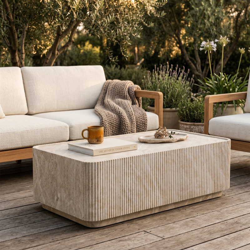  Table basse rectangulaire moderne en fibre de pierre Malta avec conception cannelée verticale à nervures et rebord de protection surélevé, table centrale intérieure et extérieure, capacité de 265 lb, table de salon et de patio entièrement assemblée