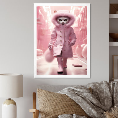 Chat blanc Fashionista en manteau rose