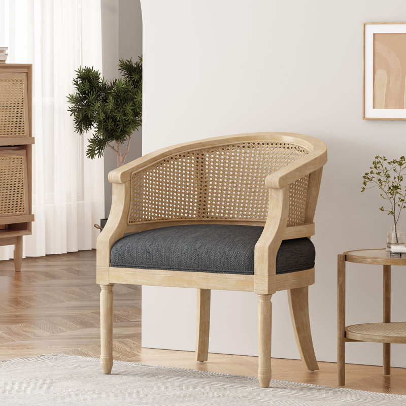 Cette chaise d'appoint exquise de style champêtre français est fabriquée en bois d'hévéa, alliant élégance, confort et fonctionnalité pour chaque maison.