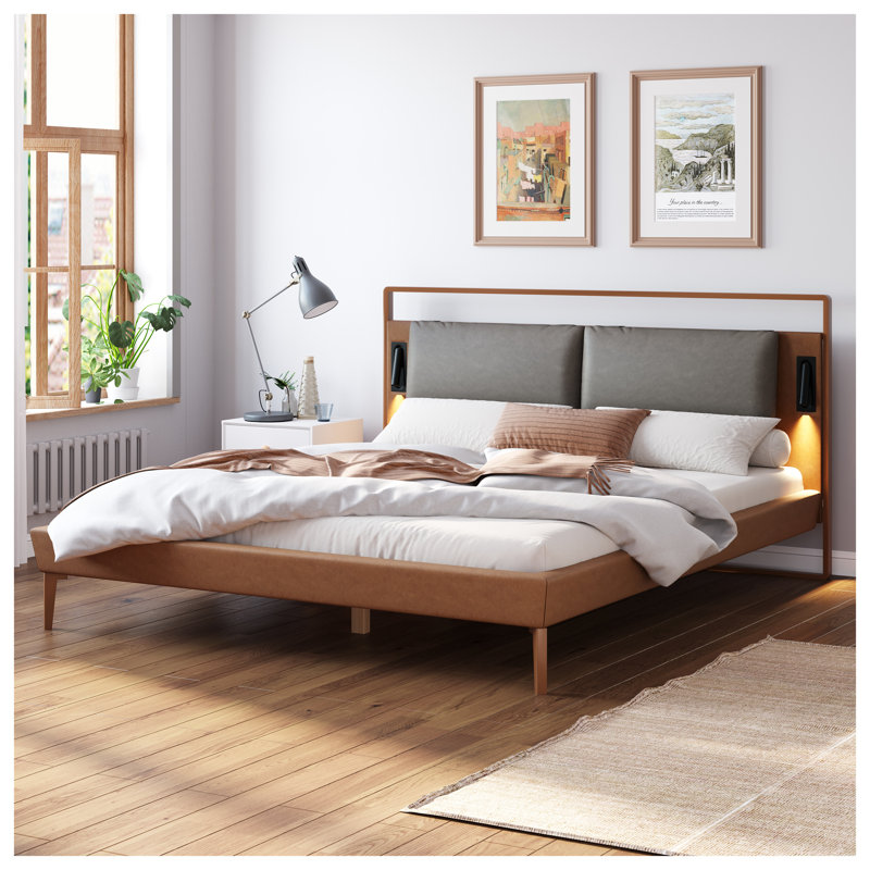 Grand lit plateforme tapissier en similicuir brun et gris avec veilleuses intégrées, Queen