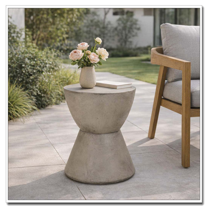 Table d'appoint d'extérieur en béton léger
