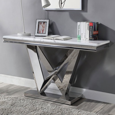 Table de canapé moderne Glam Style avec piédestal en V en acier inoxydable et plateau en faux marbre, facile à nettoyer et élégant