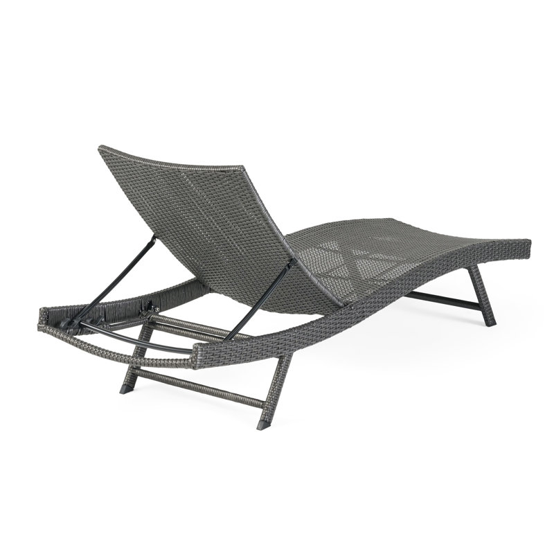 Chaise longue grise confortable avec support en fer et siège respirant